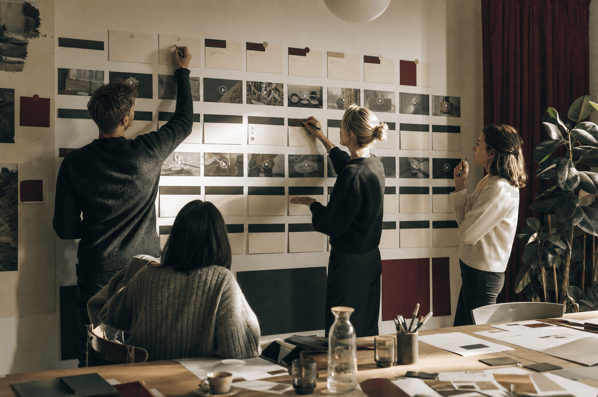 Team che pianifica format di contenuto ricorrenti